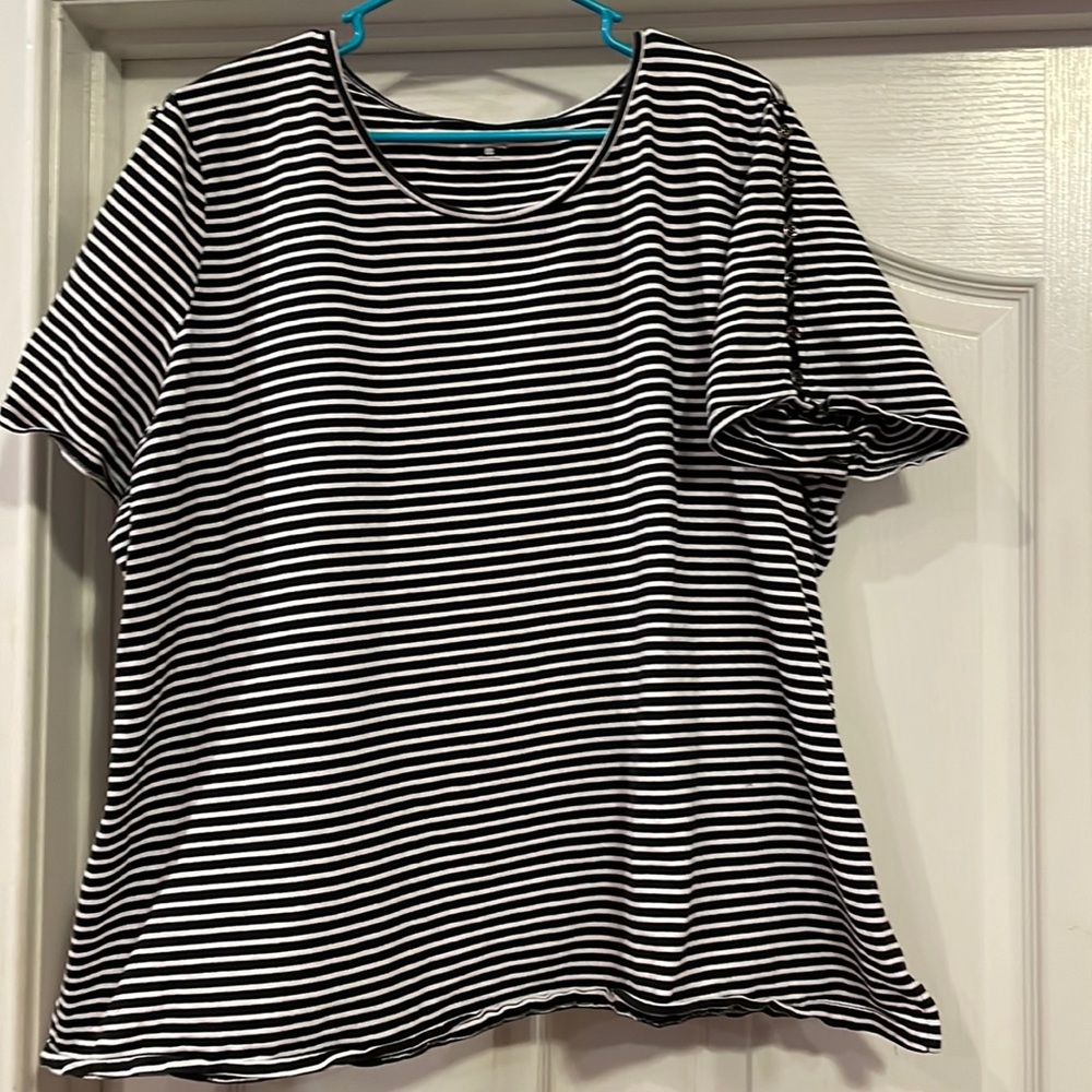 Kim Rogers 3x Black and White Stripe top with open buttons on the side sleeve